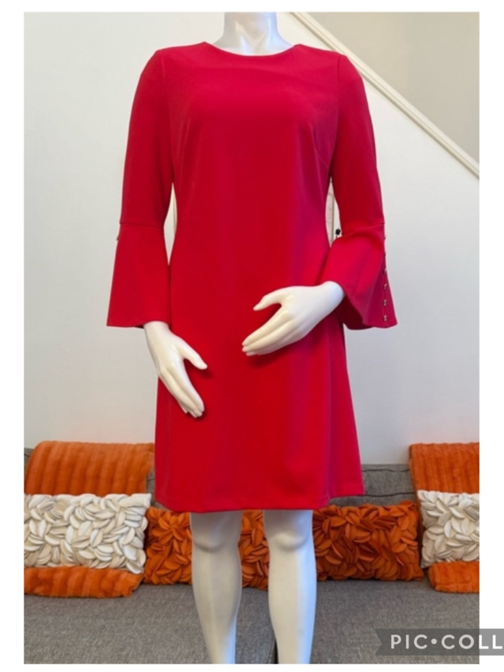 ❣️🆕TOMMY HILFIGER BUTTON BELL SLEEVE DRESS IN RED❣️